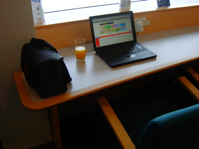 ���E���W